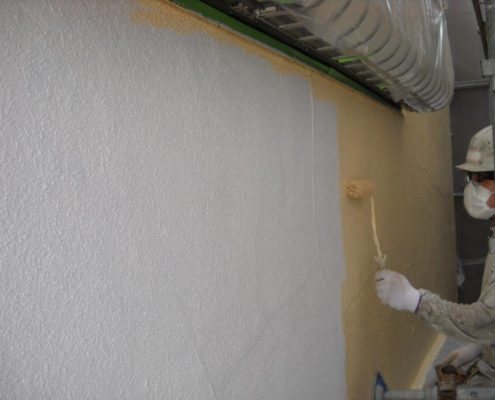 外壁の中塗り塗装