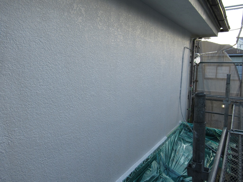 外壁の下塗り塗装後