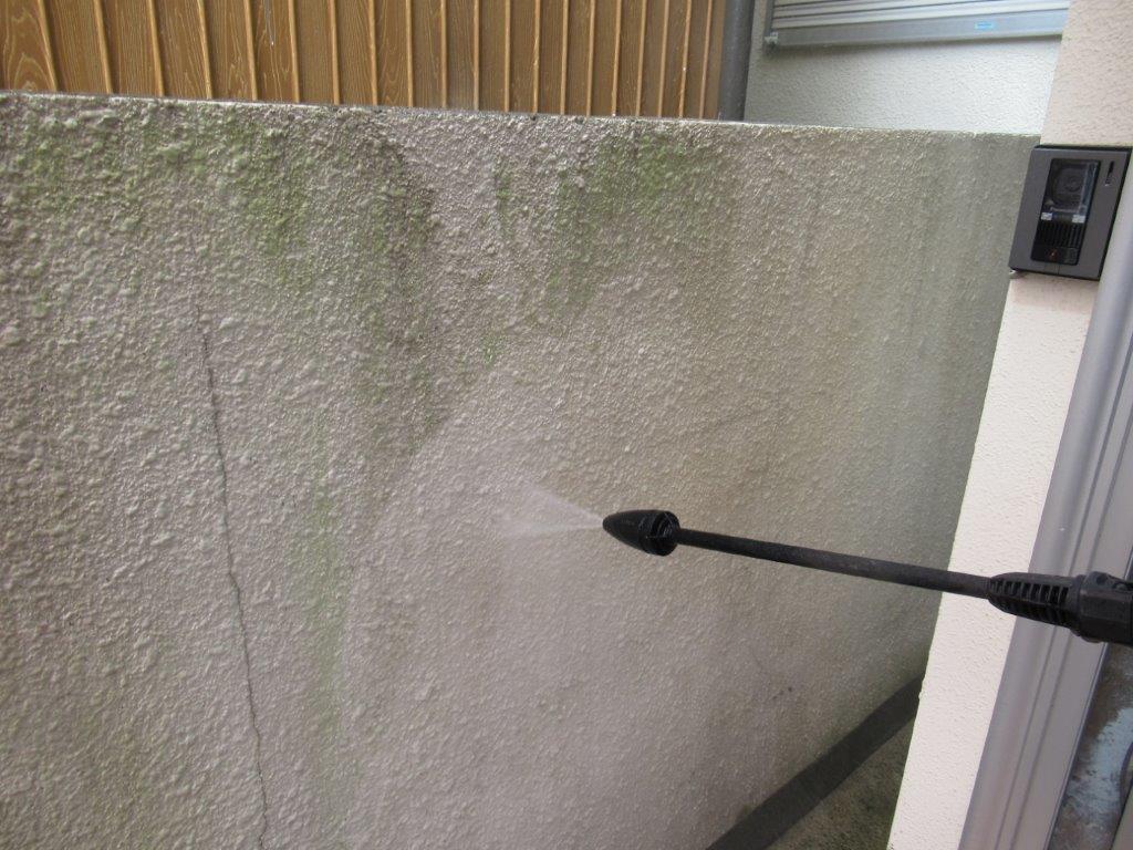塀の高圧洗浄