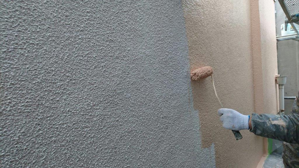 外壁の中塗り塗装