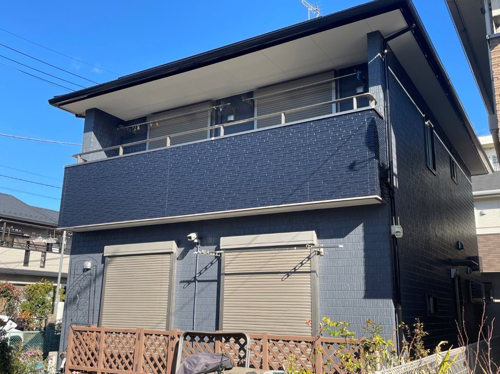 別角度から見た八潮市S様邸の施工後外観。モダンで高級感ある仕上がり