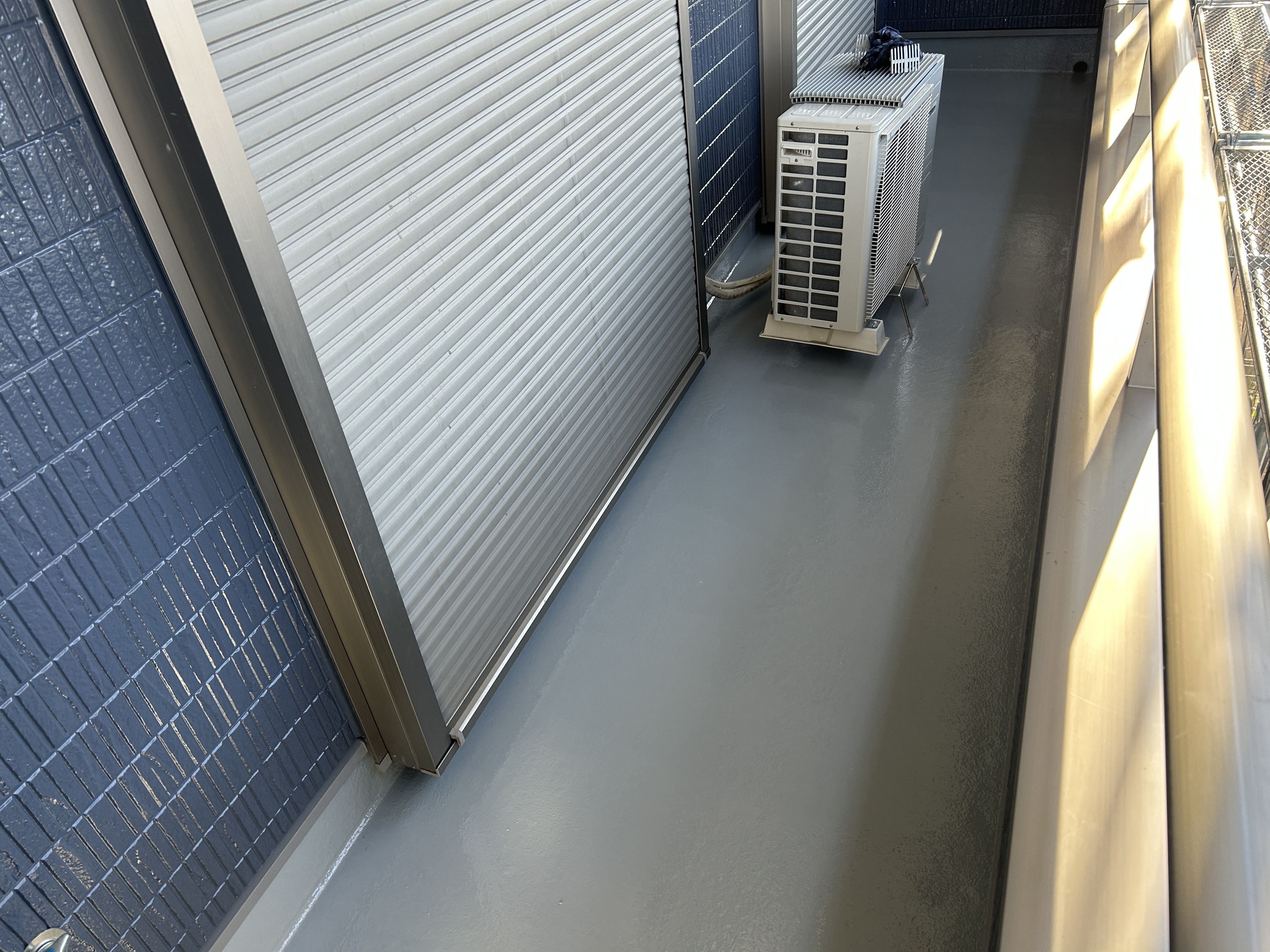 ベランダ防水トップコート施工後の状態。八潮市S様邸の防水仕上がり